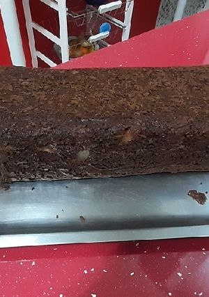 Una foto de Bizcocho integral de espelta con peras y cacao, sin azúcar