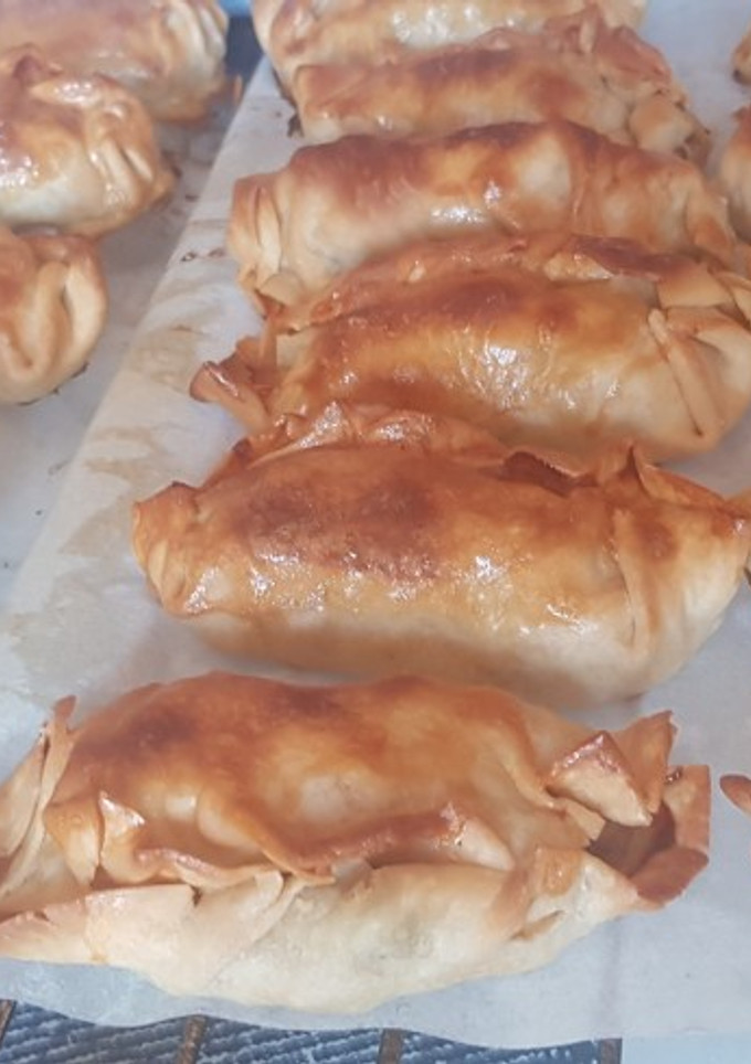 Una foto de Empanadas argentinas criollas (salteñas)