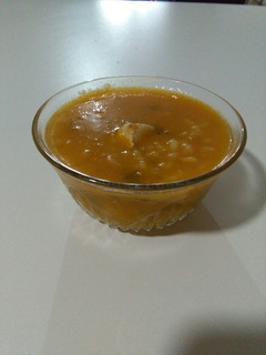 Una foto de Sopa de pollo y arroz