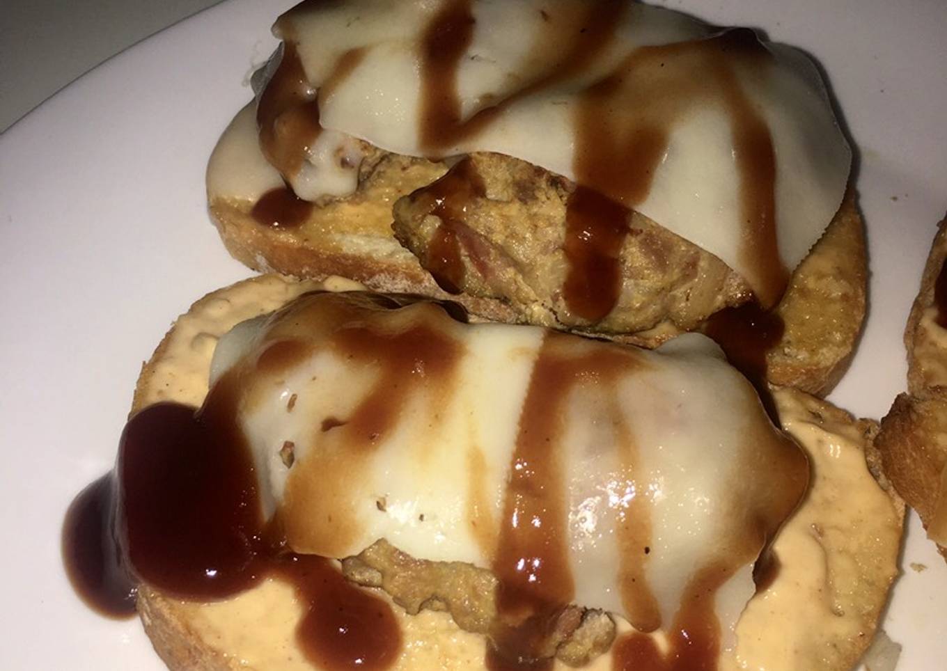 Tosta de carne al ajo tostado