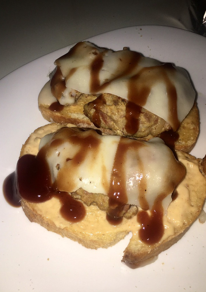 Una foto de Tosta de carne al ajo tostado