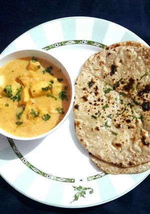 A picture of Paneer Butter Masala with Tava Naan.