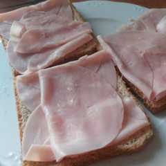 Una foto de Platillo básico y fácil (sándwich- tostadas)