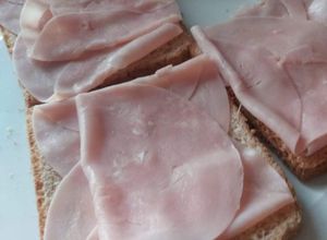 Una foto de Platillo básico y fácil (sándwich- tostadas)