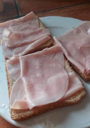 Una foto de Platillo básico y fácil (sándwich- tostadas)
