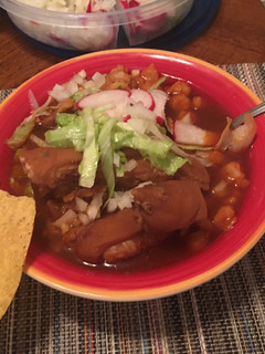 Una foto de Pozole rojo de puerco