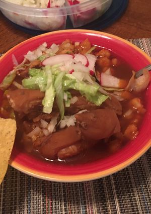 Una foto de Pozole rojo de puerco