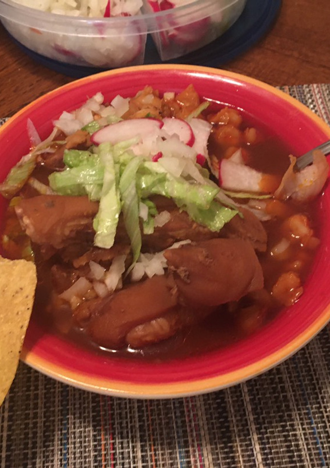 Una foto de Pozole rojo de puerco