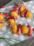 Brochettes de melon et coppa