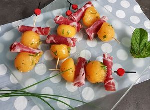 Une photo de Brochettes de melon et coppa