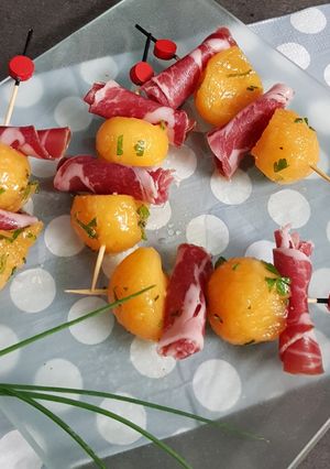 Une photo de Brochettes de melon et coppa
