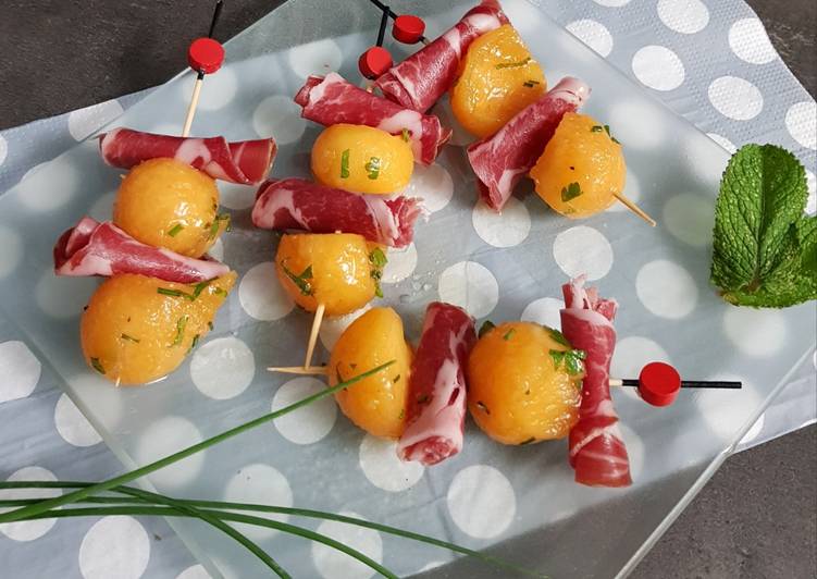 Brochettes de melon et coppa