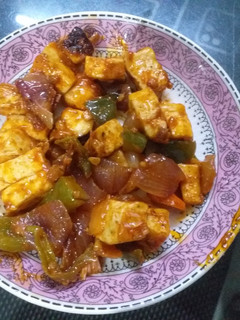 सिंपल भूना पनीर(simple bhuna paneer recipe in hindi) रेसिपी मुख्य फोटो