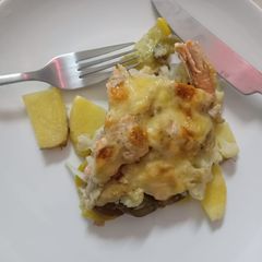 A picture of Potato bake with mushroom sauce and salmon.
