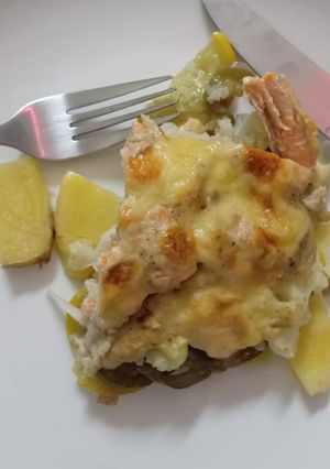 A picture of Potato bake with mushroom sauce and salmon.