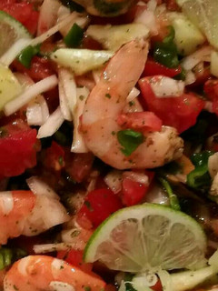 Una foto de Ceviche de langostinos y mejillones