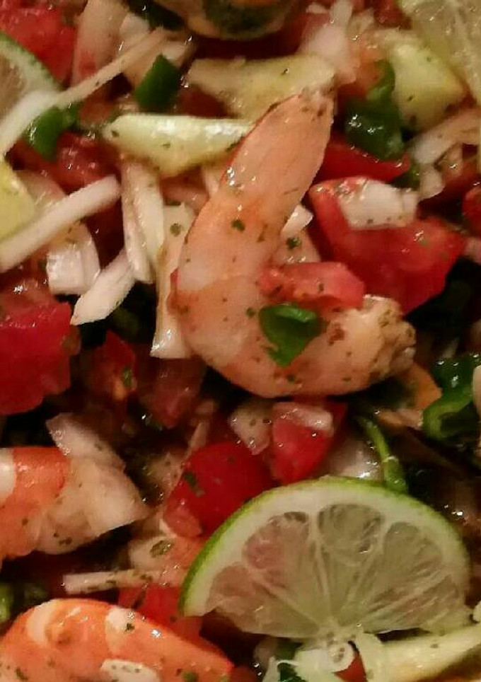 Una foto de Ceviche de langostinos y mejillones