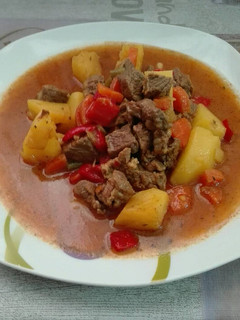 Una foto de Guiso de carne con papas