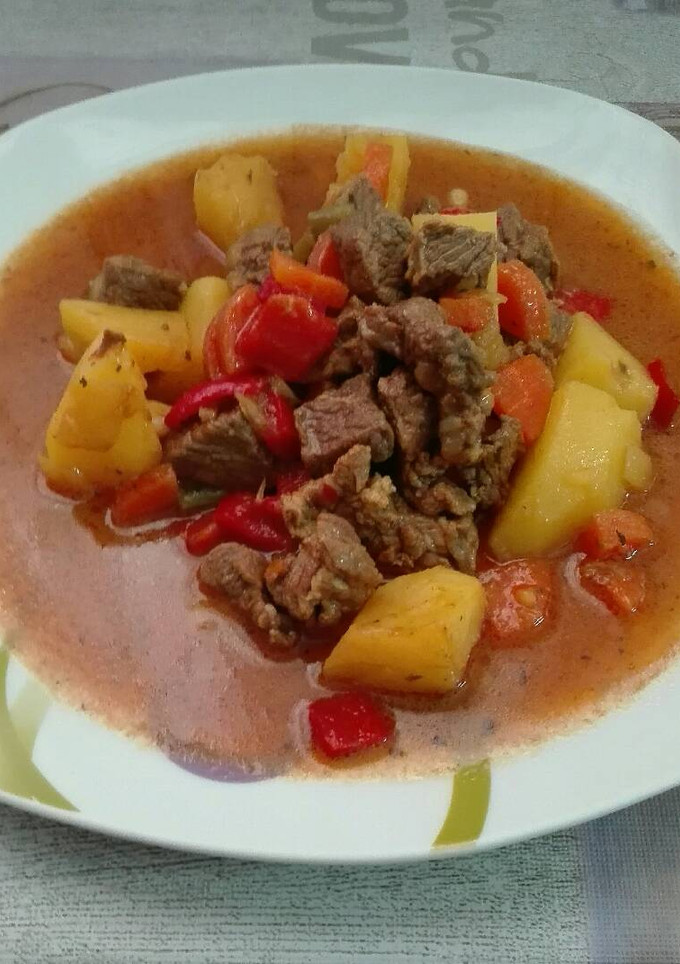 Una foto de Guiso de carne con papas