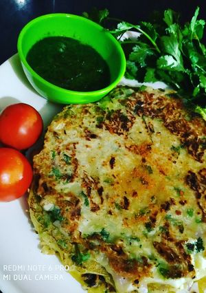 बेसन और सूजी उत्तपम (Besan aur suji Uttapam recipe in Hindi) रेसिपी मुख्य फोटो