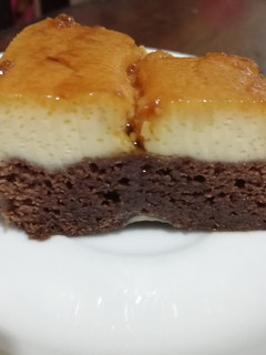 Una foto de Torta imposible o Chocoflan fácil y rica