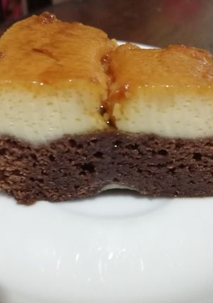 Una foto de Torta imposible o Chocoflan fácil y rica