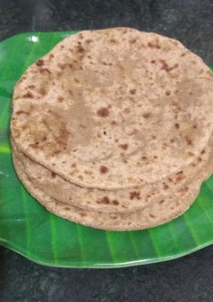 पूरन पोली (Puran poli recipe in Hindi) रेसिपी मुख्य फोटो
