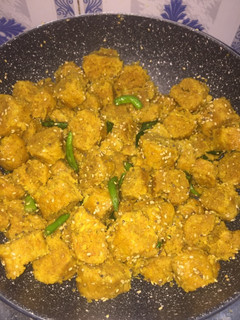 દૂધી ના મુઠીયા(dudhi na muthiya recipe in gujarati) રેસીપી મુખ્ય ફોટો