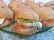 Una foto di salmone mozzarella