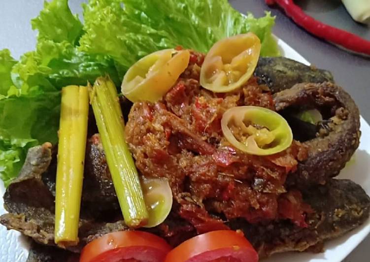 Ikan lele tomat bumbu sereh