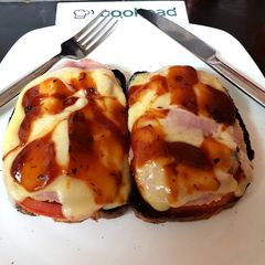 A picture of My Seeded Bread Toasted with Beef Tomato, Ham & Cheese 😀.