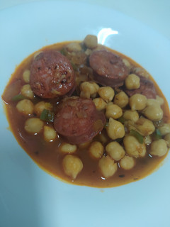 Una foto de Garbanzos con chorizo express