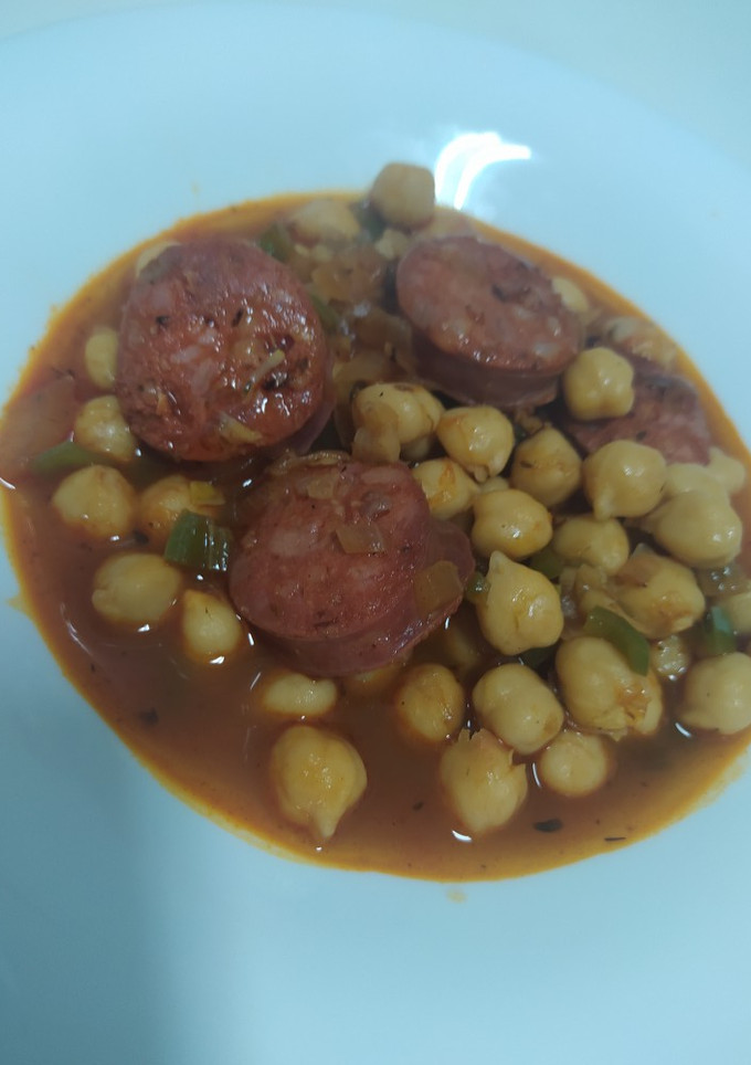 Una foto de Garbanzos con chorizo express
