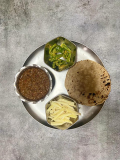 રીંગણ નો ઓળો (Ringan Oro Recipe In Gujarati) રેસીપી મુખ્ય ફોટો