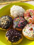 Donat Warna Warni
