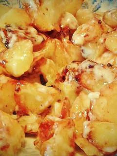 Una foto de Patatas fritas en alioli