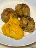 Canederli con formaggio e speck e crema di zucca con cheddar
