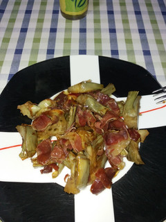 Una foto de Alcachofas rehogadas con jamón