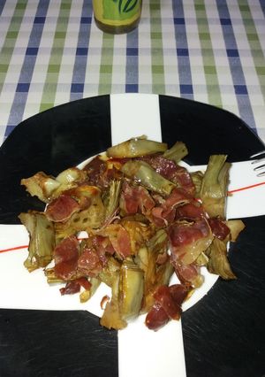Una foto de Alcachofas rehogadas con jamón