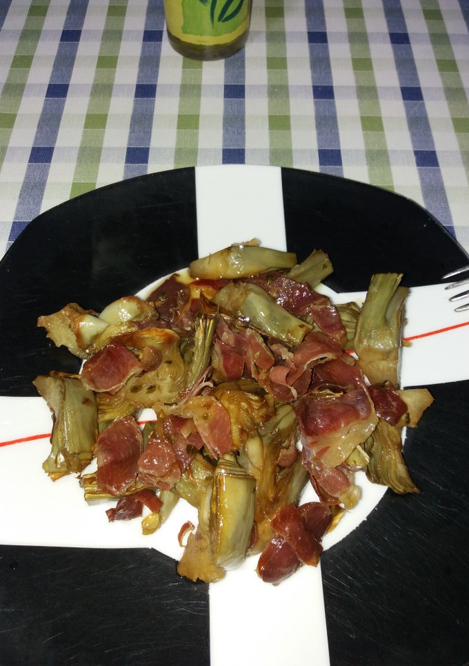 Una foto de Alcachofas rehogadas con jamón