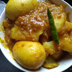 A picture of Egg curry.