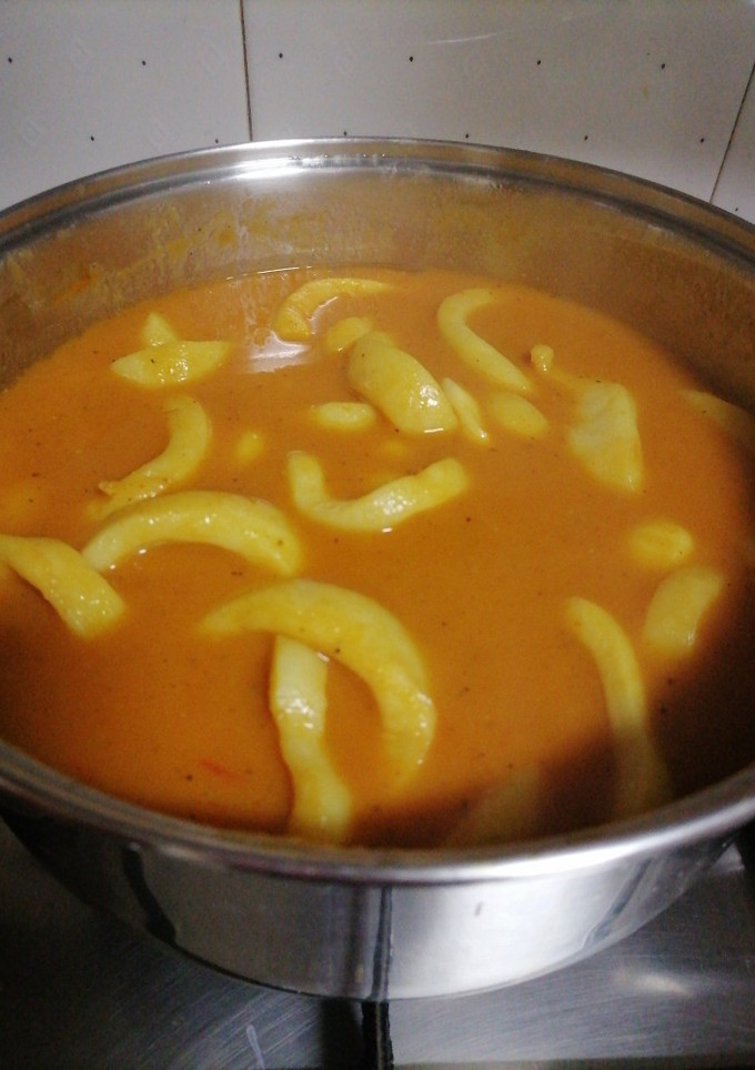 Una foto de Anillas de calamar en salsa rápida y fácil con ñoquis