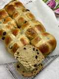 Hot Cross Buns (vegane Hefebrötchen)