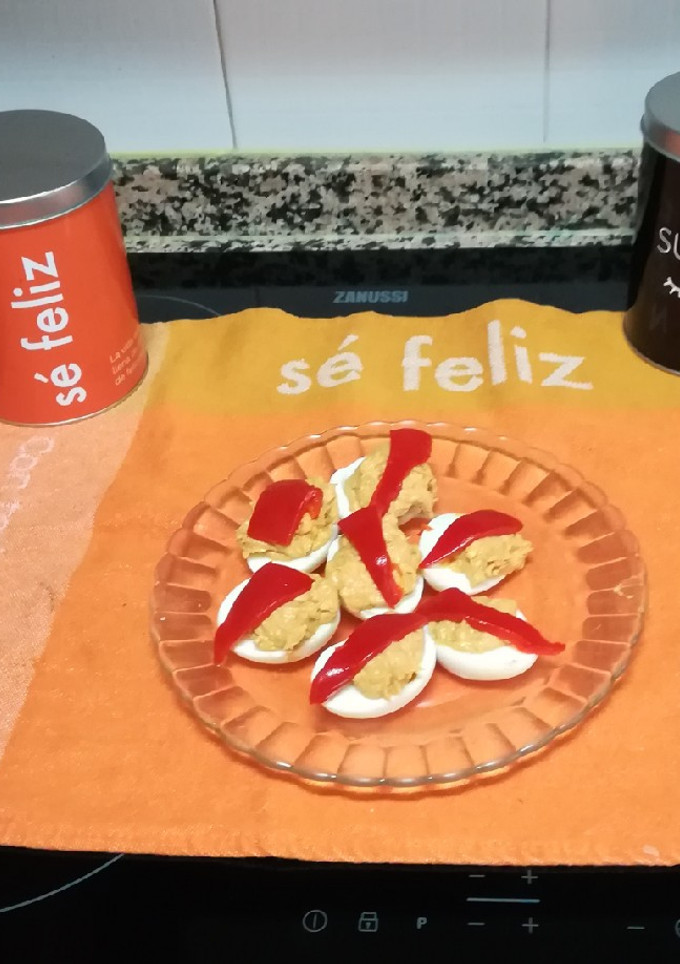 Una foto de Huevos rellenos