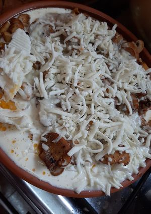 صورة لوصفة فخارة شيش طاووق بالبشاميل 🥧🏺