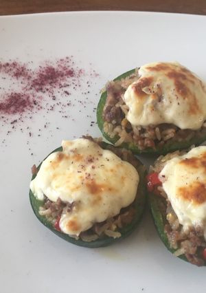 Una foto de Zapallitos rellenos de carne y arroz