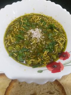 मटार उसळ (matar usal recipe in marathi) रेसिपी चे मुख्य फोटो