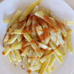A picture of Chips with Chilli Sauce.
