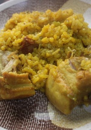 Una foto de Costillas con arroz en olla de cocción lenta