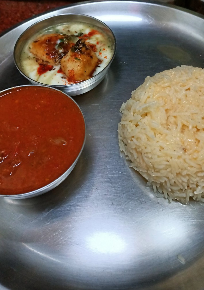 राजमा चावल और दही पकोड़ी (rajma chawal aur dahi pakodi recipe in Hindi) रेसिपी मुख्य फोटो